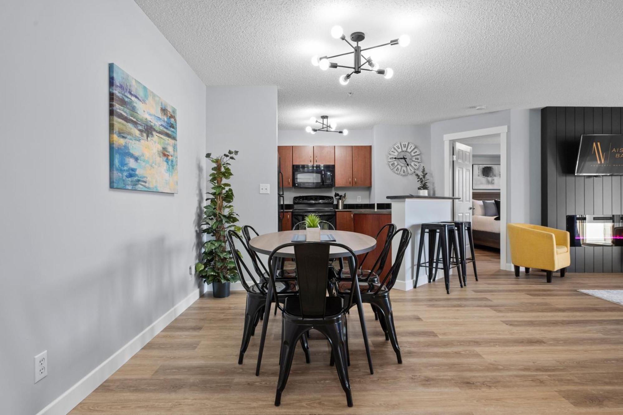 The Altitude Landing, Pool, Hot Tub, Pets Apartment Invermere