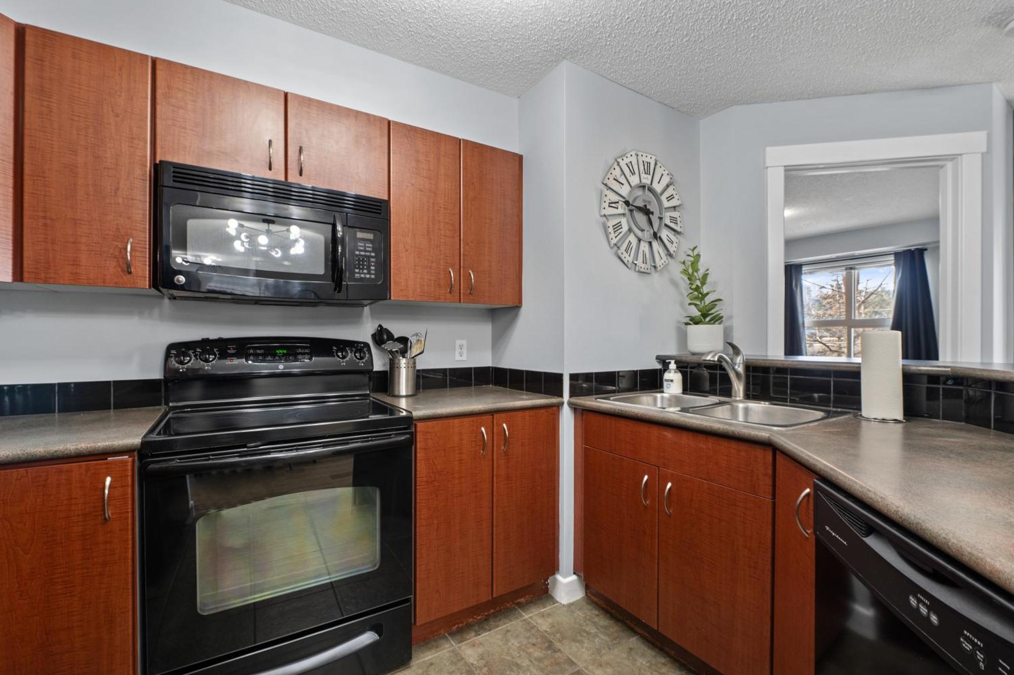 The Altitude Landing, Pool, Hot Tub, Pets Apartment Invermere